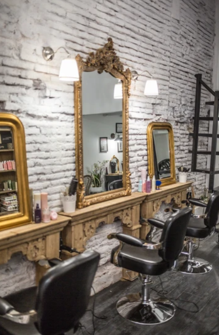 Aménagement d'un salon de coiffure par un architecte d'intérieur à Toulouse. 